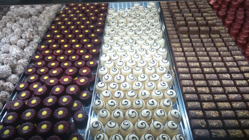 boutique-TENDE-min_chocolates_milk_chocolate_white_chocolate_truffles_candy_food_treat_cacao-1213769