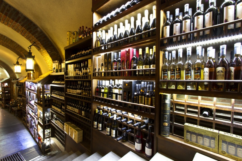 boutique-TENDE-min_world_street_travel_shop_canon_georgia_wine_bottles-429767